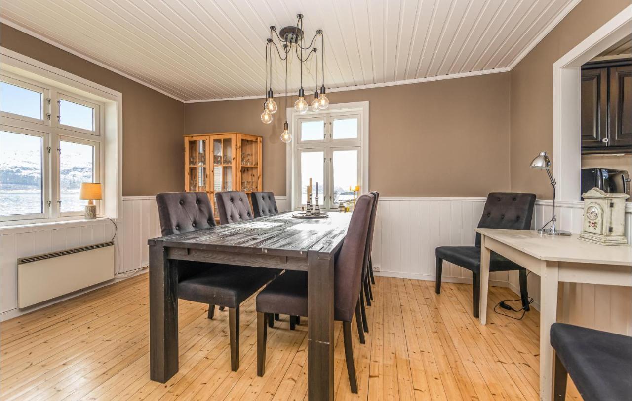 3 Bedroom Nice Home In Kvamsoy Sandvik  ภายนอก รูปภาพ